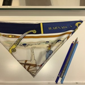 Hermes 100%斜纹真丝 90*90cm 手工卷边 原单[玫瑰]兰开斯挽具～蓝色