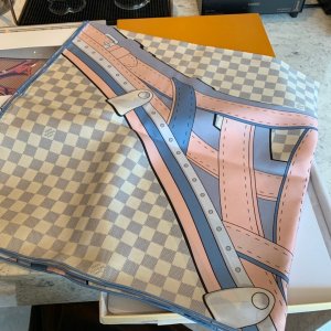 Louis Vuitton 格子肩带～蓝色 90*90cm 100%斜纹真丝 原单品质