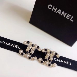 Chanel Chanel 2019年秋冬 专柜同步上新 黑白珍珠双C耳钉 精选专柜一致黄铜材质搭配s925纯银针