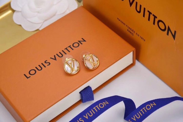 Louis Vuitton 路易威登 LV字母白贝耳钉专柜一致黄铜材质 火爆款出货 设计独特 复古前卫 美女必备 - Click Image to Close