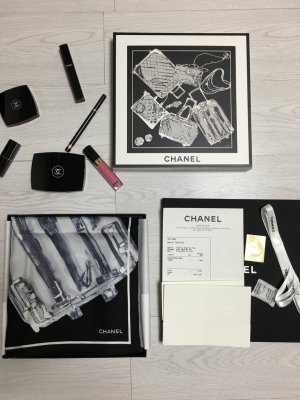 Chanel 佩饰 90*90cm 100%斜纹真丝 手工卷边