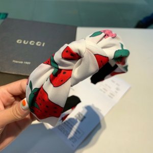 GUCCI古驰 2019草莓发箍！出口外单、高级不浮夸 ，佩戴舒适无压力，造型搭配必备！