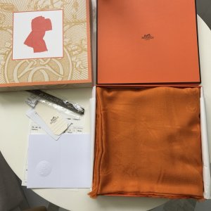 Hermes 200*80cm 85%羊绒 15%真丝 原单品质[强][玫瑰][闪电][礼物][太阳]新的藏书票～橙色