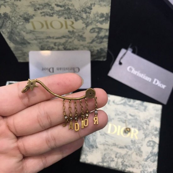 Dior 迪奥18新 复古淡金色珍珠 五角星cd 字母 单边耳钉耳夹 超个性又时尚的一款单品！ - Click Image to Close