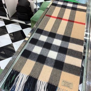 Burberry 超大格 37*200cm 100%羊绒 纯羊绒打造柔软触感