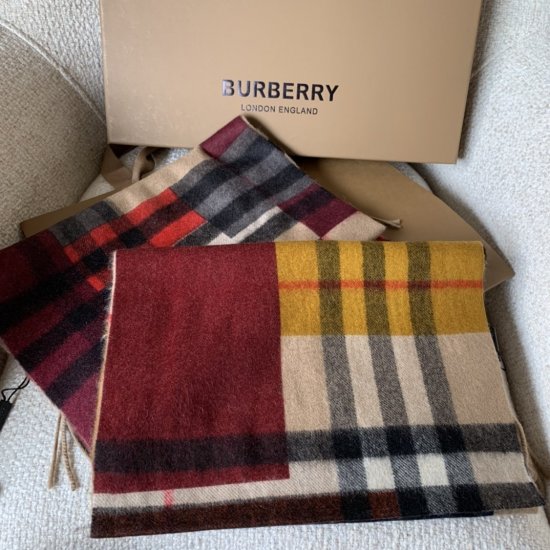 Burberry 拼色格纹围巾 原单品质 30*168cm 100%羊绒 亮丽的色彩 错落无序的格纹 舒适的材质 让人爱不释手 情侣款～ - Click Image to Close