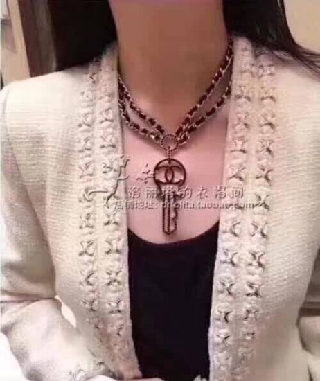 Chanel 限量款真皮链环黑钻钥匙吊坠双层短链！原版黄铜材质正品代购要8000，各大代购疯狂追捧等待入手…惊喜的是咱家首批开模已出，做工无可挑剔，几乎跟正品一致！ - Click Image to Close