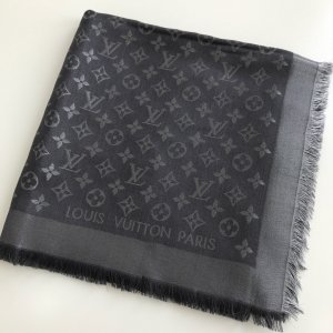 Louis Vuitton 银线大披肩 经典款式 永不过时 140*140cm 60%真丝40%羊毛