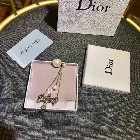 Dior 迪奥18新 复古淡金色珍珠单边耳钉超个性又时尚的一款单品！ - Click Image to Close