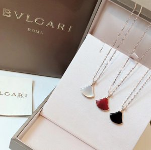 代购级别Bvlgari 宝格丽 Diva系列 大号 扇形 单钻 裙子 项链 黑玛瑙 红玛瑙 白贝母 三色可选 高端定制 进口s925纯银精镶工艺 宝格丽原版尾链原版龙虾扣