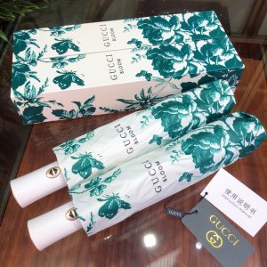 Gucci 专柜夏季新款 全自动折叠晴雨伞 新涂层技术深色伞布 带来令人惊喜的遮光效果 美丽的花卉图案繁花似锦 唯美的田园花卉 象征着生机勃勃的美好景象