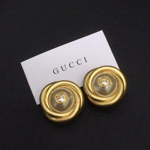 gucci 哑光金色包珠耳夹、原版黄铜材质。