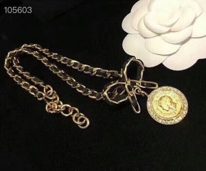 超美的 Chanel Chanel 皮带 链条vintage choker项链 两用，可以做choker也可以绕两圈当手链，超美无敌赞，这个链条非常特别，需要订制，再加上整体的设计，非常有vintage的经典时尚感，最重要的，做工实在是太无敌了