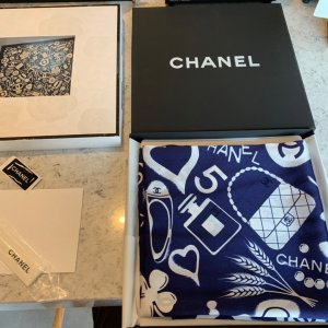 Chanel 高雅 简约 精美 90*90cm 100%斜纹真丝 原单品质 香水和鞋～藏青