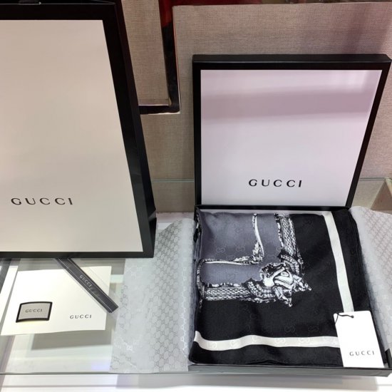 Gucci 马头方巾 105*105cm 100%真丝 围巾披肩两用 - Click Image to Close