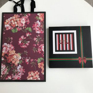 Gucci 精灵条纹～红白 90*90cm 100%斜纹真丝 原单品质