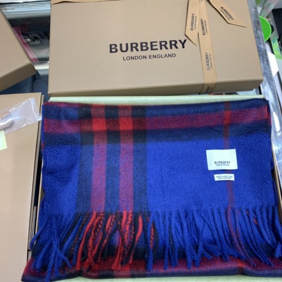 Burberry 柔软的触感带来极致的温暖和舒适 经典款围巾 30*168cm 100%羊绒 - Click Image to Close