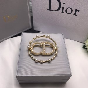 官网 Dior 迪奥 CD字母珍珠 胸针 原版一摸一样的原单货！每一个细节媲美专柜正品，业内仅此一家全世界专柜自购正品打版