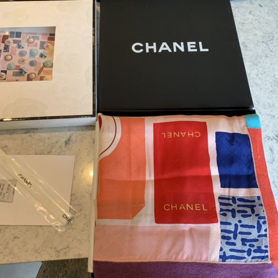 Chanel COCO 3号 粉色 110*110cm 100%真丝 暗纹提花 独特的包边设计 原单品质 - Click Image to Close