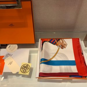 Hermes 90*90cm 100%斜纹真丝 原单品质 披风骏马～红色