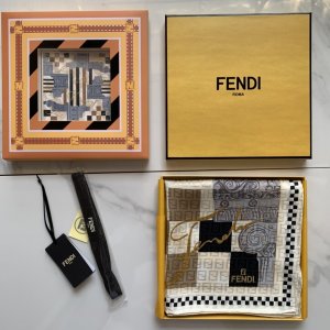 Fendi 爱奥尼克～米色 90*90cm 100%真丝 原单品质