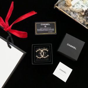 Chanel 珍珠双C 满钻黑色珍珠胸针 ！