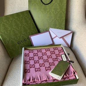 Gucci 小logo流苏长巾 高级感满满 25*180cm 96%羊毛2%锦纶2%金属纤维 配最新绿色包装