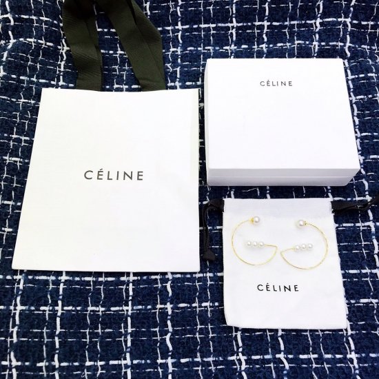 〖CELINE〗赛琳。必备的耳扣 佩戴效果巨佳代购级别的ZP，耳针防过敏处理，放心佩戴 这款真心超级考验师傅的耐心，比一般的耳钉都要花上几倍的时间和心思才可以完成。 - Click Image to Close