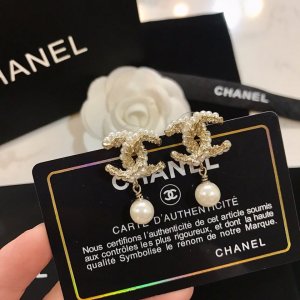 Chanel香奈儿Chanel胸针耳环热销款 市面最高版本！专柜1:1款式开模 专柜原版！Chanel经典Logo香奈儿耳钉胸针女神必备 超级显脸瘦[爱心]