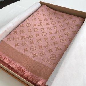 Louis Vuitton 银线大披肩 经典款式 永不过时 140*140cm 60%真丝40%羊毛 粉金