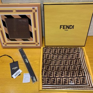 Fendi 罗马假日～杏色 90*90cm 100%真丝 原单品质