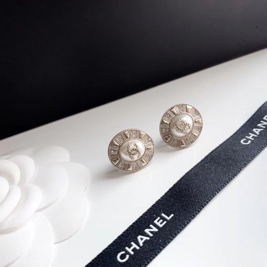 Chanel Chanel 2019年 椭圆方钻Chanel耳钉 日常百搭 宫廷风气质十足 精选原版一致黄铜材质搭配纯银针 - Click Image to Close