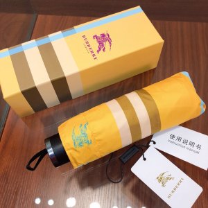 Burberry 五折睛雨伞今年最火爆时尚单品 巴家晴雨伞特别值得骄傲就是其超强的防晒功能