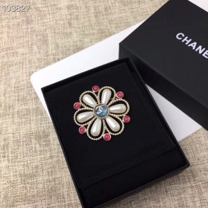 CHANEL 香奶奶 19New arrival 超级压轴款胸针来袭同步专柜质量无可挑剔链条流苏设计风格给人端庄优雅之感时尚款怎么搭怎么好看