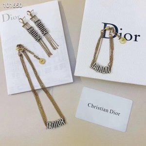 Dior 耳环 19款 迪奥水钻字母jadior流苏耳钉耳环 专柜一致黄铜材质 火爆款出货 设计独特 复古前卫