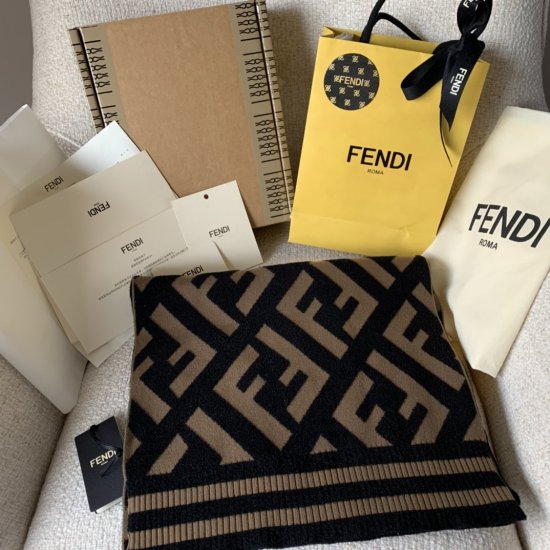 品质升级，包装升级 全新线上专享包装 最新Fendi logo引起狂热风暴 简约时尚 Fendi 经典字母 35*190cm 36%羊毛32%粘胶纤维27%尼龙5%弹性纤维，原单品质 - Click Image to Close