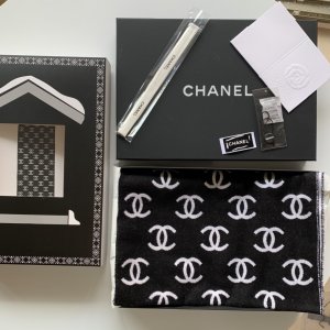 Chanel 长在所有人的审美上 非常百搭 精简标志～黑色 35*200cm 92%羊毛8%羊绒 原单品质