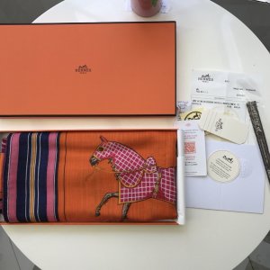 材质升级 温暖升级 手感更细腻 Hermes 140*140cm 65%羊绒35%真丝 原单品质[玫瑰][闪电][礼物][礼物] 骏马披挂