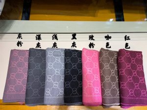 最新礼盒 Gucci提花～咖色 45*180cm 100%羊毛 经典百搭款 围巾披肩两用 两面可用