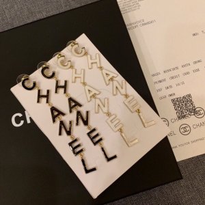 Chanel香奈儿耳钉 热销款 市面最高版本！专柜1:1款式开模 专柜原版同亚金材质！Chanel经典Logo香奈儿耳吊 女神必备 超级显脸瘦