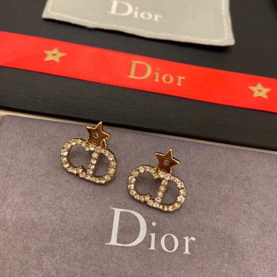 Dior 迪奥 字母 小CD水钻耳钉。黄铜施华洛水晶纯银针 小可爱一个，非常精致漂亮。空姐，上班族必备，小小一个完全不夸张。 - Click Image to Close