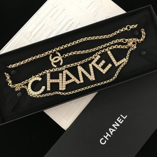 Chanel香奶鹅字母腰链 完美定制zp一致重工艺极品啦！众多网红明星鼻祖必备秀款神奇！ 超牛逼设计太太太好看了 人手必备拥有！ 字母链条都是定制 大小尺寸完全一致 工艺和技术在这里 - Click Image to Close