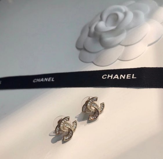 原单狠货Chanel 小 耳钉 Chanel 香家公主mini耳钉 正品3000+，我们一致正品黄铜925纯银针 施华洛水晶 高品质 大小均予佩戴舒适 方便 全部手工镶嵌 ，整个市场任由你去对比 原单货 - Click Image to Close