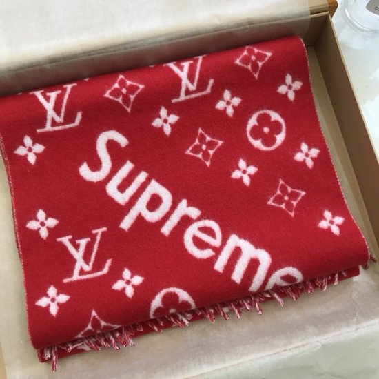 Louis Vuittonx Supreme 合作款 红透半边天真心不要太美了 经典的mongramlogo加supreme潮到爆 90%羊毛10%山羊绒。尺寸：200*32cm - Click Image to Close