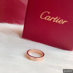 Cartier 卡地亚 love系列 光面螺丝印 单钻戒指 最最最经典的款了就无须多做介绍了 德国进口高端 通体 925纯银材质电镀18k金 玫瑰金 码数678