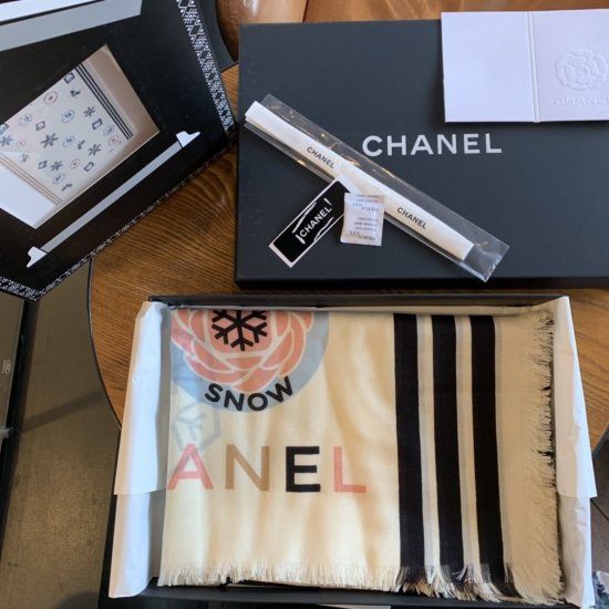 Chanel 冬日蒙斯～米色 130*190cm 70%羊绒30%真丝 原单品质 - Click Image to Close