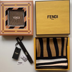 Fendi 波形条纹～杏色 90*90cm 100%真丝 原单品质