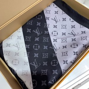 Louis Vuitton 100*100cm 100%斜纹真丝 围巾披肩两用