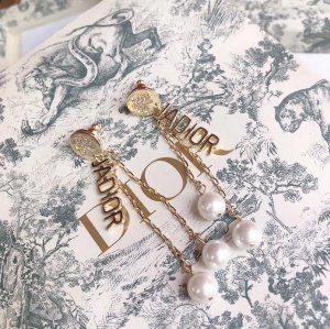 Dior 迪奥 2019年秋冬新品上市 JADIOR系列 三叶草双珍珠流苏耳钉 精工打造全网最高性价比 超美腻 精选原版一致黄铜材质搭配s925纯银针