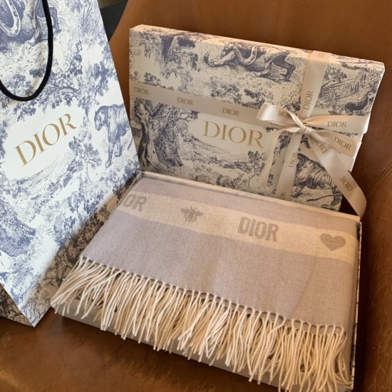 Dior 披肩 围巾 毛毯 140*140cm 57%羊绒43%羊毛 时尚 保暖 重要是好看好看 - Click Image to Close